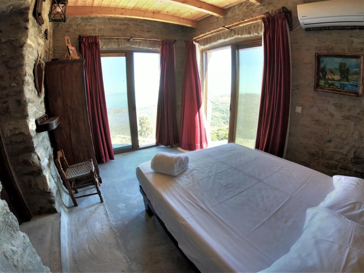 Hill's Barbacane * Potamos (Kythira)