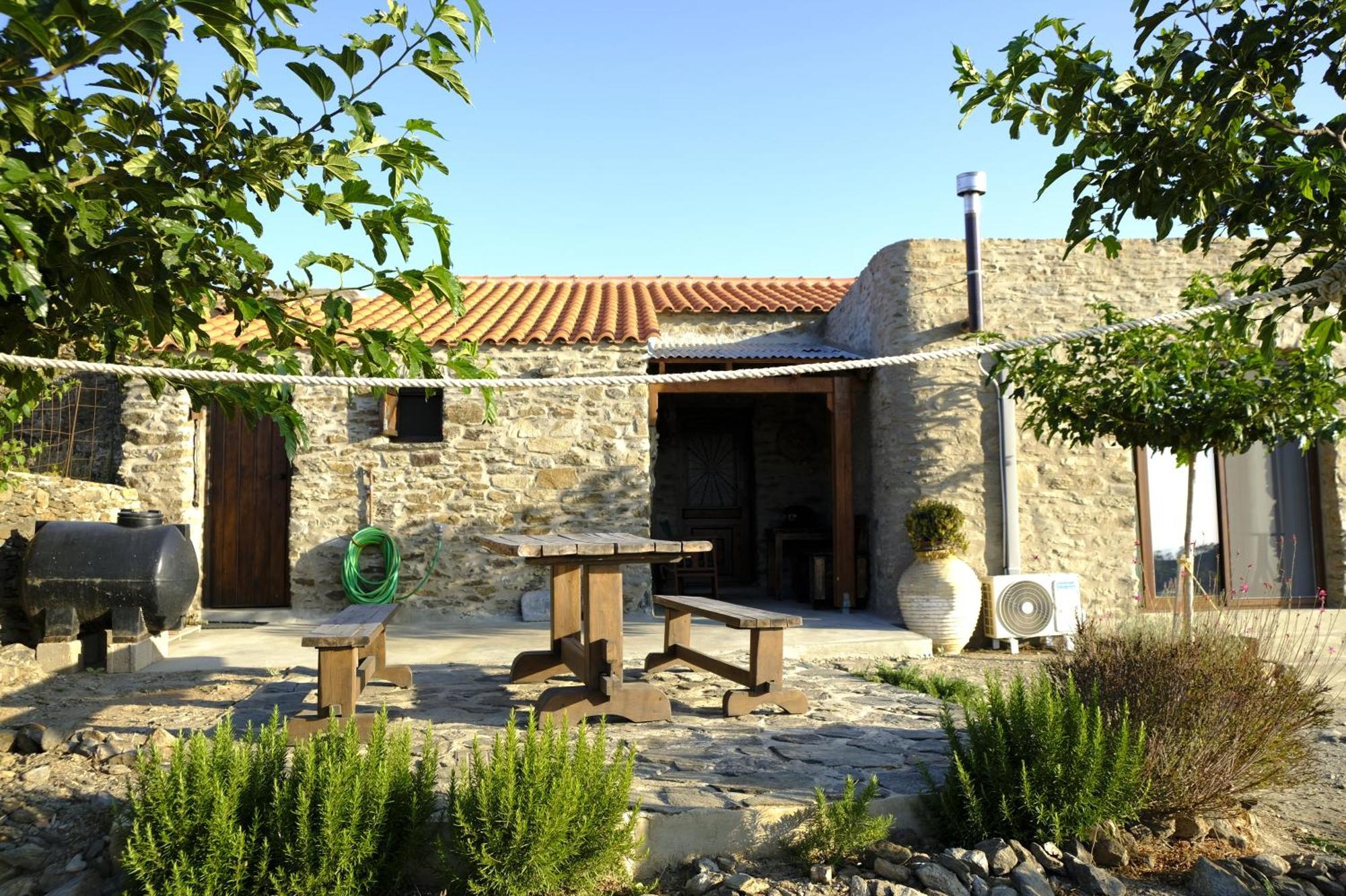 Hill's Barbacane * Potamos (Kythira)